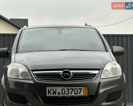Серый Опель Зафира, объемом двигателя 1.6 л и пробегом 231 тыс. км за 5900 $, фото 2 на Automoto.ua