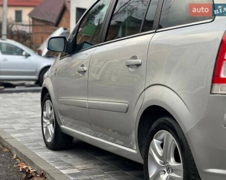 Серый Опель Зафира, объемом двигателя 1.6 л и пробегом 167 тыс. км за 7499 $, фото 6 на Automoto.ua