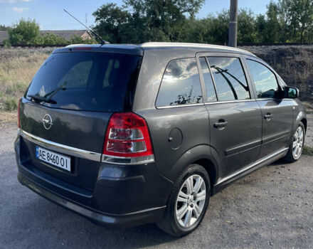 Серый Опель Зафира, объемом двигателя 1.8 л и пробегом 220 тыс. км за 8000 $, фото 3 на Automoto.ua
