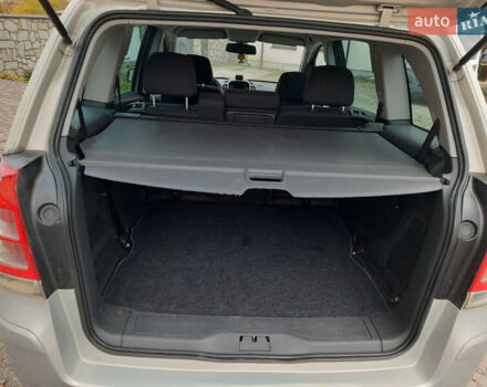 Серый Опель Зафира, объемом двигателя 1.7 л и пробегом 180 тыс. км за 8300 $, фото 12 на Automoto.ua