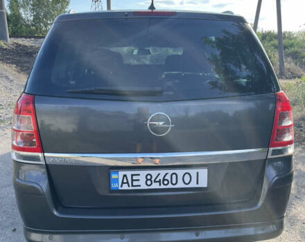 Серый Опель Зафира, объемом двигателя 1.8 л и пробегом 220 тыс. км за 8000 $, фото 4 на Automoto.ua