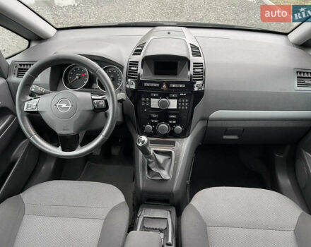 Серый Опель Зафира, объемом двигателя 1.8 л и пробегом 210 тыс. км за 7000 $, фото 22 на Automoto.ua