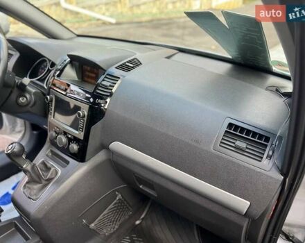 Серый Опель Зафира, объемом двигателя 1.6 л и пробегом 167 тыс. км за 7499 $, фото 46 на Automoto.ua