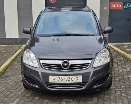 Серый Опель Зафира, объемом двигателя 1.8 л и пробегом 180 тыс. км за 7000 $, фото 2 на Automoto.ua