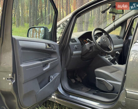 Серый Опель Зафира, объемом двигателя 1.7 л и пробегом 320 тыс. км за 7400 $, фото 27 на Automoto.ua