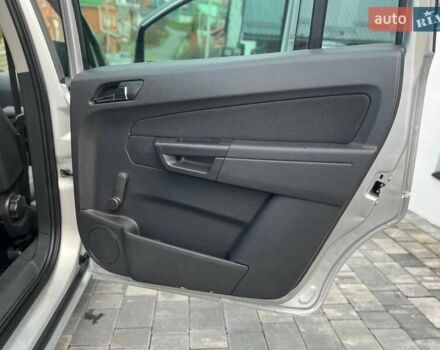 Серый Опель Зафира, объемом двигателя 1.6 л и пробегом 167 тыс. км за 7499 $, фото 55 на Automoto.ua