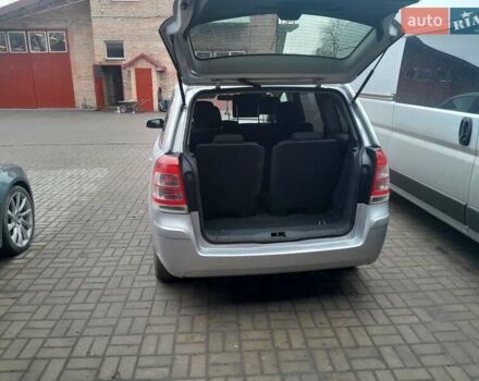 Серый Опель Зафира, объемом двигателя 1.7 л и пробегом 207 тыс. км за 7000 $, фото 5 на Automoto.ua