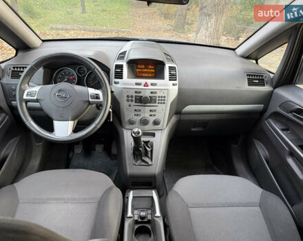 Серый Опель Зафира, объемом двигателя 1.8 л и пробегом 285 тыс. км за 6500 $, фото 12 на Automoto.ua