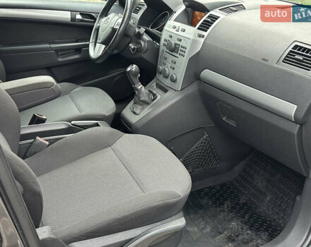 Серый Опель Зафира, объемом двигателя 1.6 л и пробегом 231 тыс. км за 5900 $, фото 20 на Automoto.ua