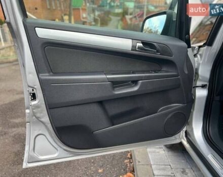 Серый Опель Зафира, объемом двигателя 1.6 л и пробегом 167 тыс. км за 7499 $, фото 58 на Automoto.ua