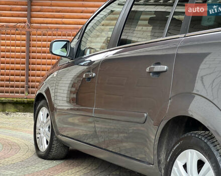 Серый Опель Зафира, объемом двигателя 1.7 л и пробегом 191 тыс. км за 7900 $, фото 24 на Automoto.ua