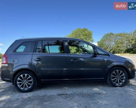 Серый Опель Зафира, объемом двигателя 1.7 л и пробегом 450 тыс. км за 7000 $, фото 3 на Automoto.ua