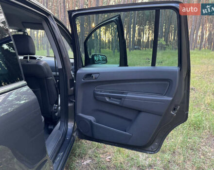 Серый Опель Зафира, объемом двигателя 1.7 л и пробегом 320 тыс. км за 7400 $, фото 43 на Automoto.ua