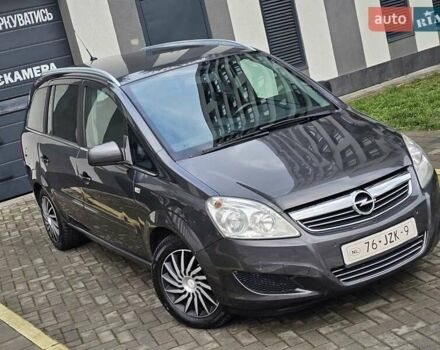 Серый Опель Зафира, объемом двигателя 1.8 л и пробегом 180 тыс. км за 7000 $, фото 4 на Automoto.ua