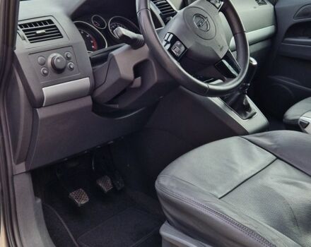 Серый Опель Зафира, объемом двигателя 1.6 л и пробегом 317 тыс. км за 5500 $, фото 12 на Automoto.ua