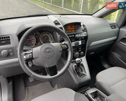 Серый Опель Зафира, объемом двигателя 1.8 л и пробегом 210 тыс. км за 7000 $, фото 11 на Automoto.ua