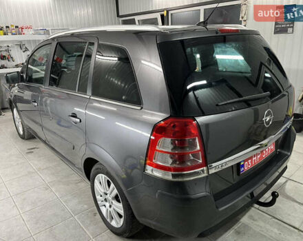 Серый Опель Зафира, объемом двигателя 1.7 л и пробегом 224 тыс. км за 7850 $, фото 2 на Automoto.ua