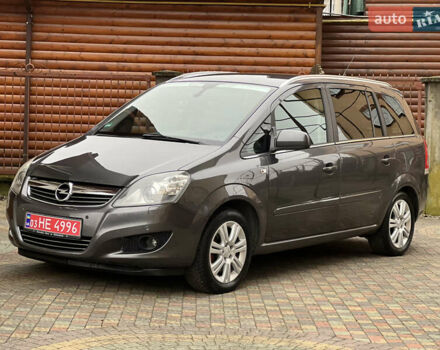 Серый Опель Зафира, объемом двигателя 1.7 л и пробегом 191 тыс. км за 7900 $, фото 1 на Automoto.ua