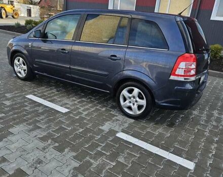 Серый Опель Зафира, объемом двигателя 1.7 л и пробегом 249 тыс. км за 6700 $, фото 3 на Automoto.ua