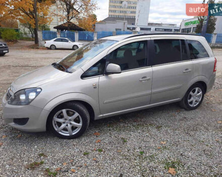 Серый Опель Зафира, объемом двигателя 1.7 л и пробегом 180 тыс. км за 8300 $, фото 7 на Automoto.ua