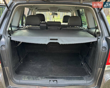 Серый Опель Зафира, объемом двигателя 1.7 л и пробегом 320 тыс. км за 7400 $, фото 36 на Automoto.ua