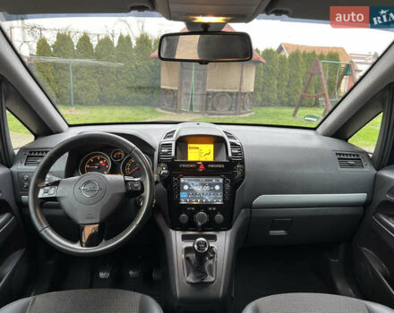 Серый Опель Зафира, объемом двигателя 1.7 л и пробегом 191 тыс. км за 7900 $, фото 42 на Automoto.ua