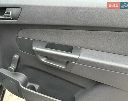 Серый Опель Зафира, объемом двигателя 1.6 л и пробегом 231 тыс. км за 5900 $, фото 15 на Automoto.ua