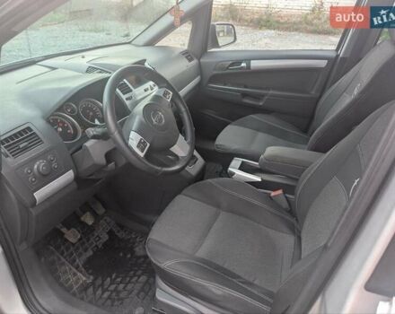 Серый Опель Зафира, объемом двигателя 1.69 л и пробегом 277 тыс. км за 6800 $, фото 3 на Automoto.ua