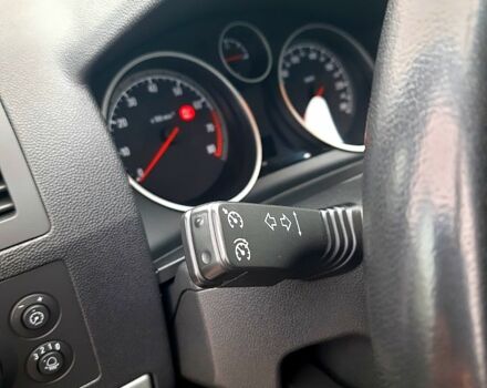 Опель Зафира 2010 в Киеве на Automoto.ua Серый Опель Зафира, объемом двигателя 16 л и пробегом 179 тыс. км за 6200 $, фото 3 на Automoto.ua