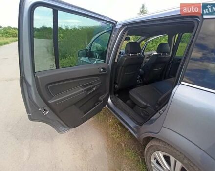 Серый Опель Зафира, объемом двигателя 1.7 л и пробегом 284 тыс. км за 6998 $, фото 12 на Automoto.ua