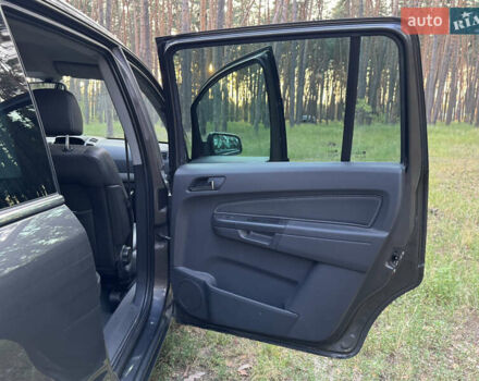 Серый Опель Зафира, объемом двигателя 1.7 л и пробегом 320 тыс. км за 7400 $, фото 47 на Automoto.ua