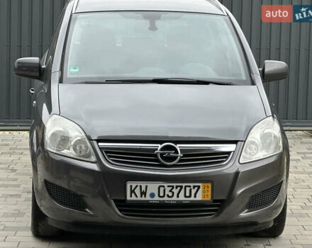 Серый Опель Зафира, объемом двигателя 1.6 л и пробегом 231 тыс. км за 5900 $, фото 1 на Automoto.ua
