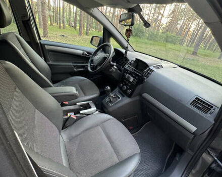 Серый Опель Зафира, объемом двигателя 1.7 л и пробегом 320 тыс. км за 7400 $, фото 44 на Automoto.ua