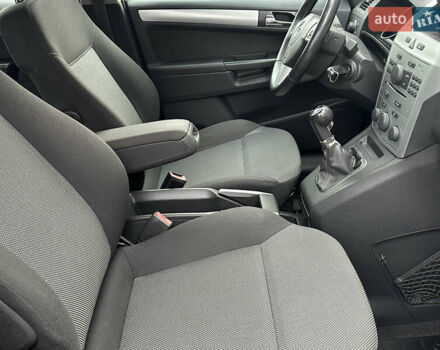 Серый Опель Зафира, объемом двигателя 1.6 л и пробегом 231 тыс. км за 5900 $, фото 19 на Automoto.ua