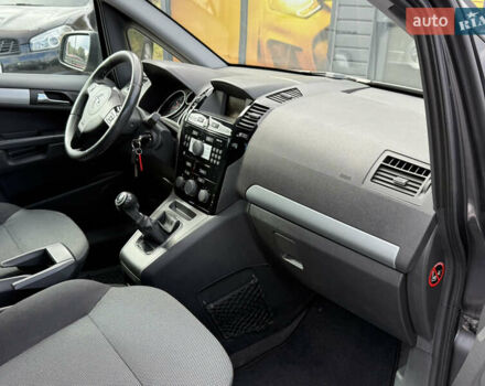 Опель Зафира 2010 в Стрые на Automoto.ua Серый Опель Зафира, объемом двигателя 1.8 л и пробегом 197 тыс. км за 6999 $, фото 30 на Automoto.ua