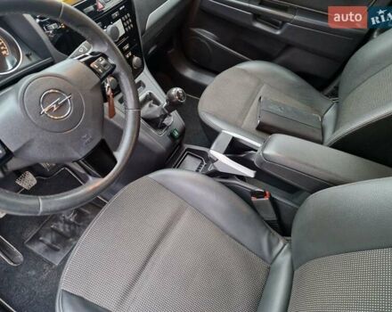 Серый Опель Зафира, объемом двигателя 1.8 л и пробегом 154 тыс. км за 7700 $, фото 25 на Automoto.ua