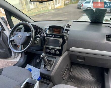 Серый Опель Зафира, объемом двигателя 1.6 л и пробегом 167 тыс. км за 7499 $, фото 42 на Automoto.ua