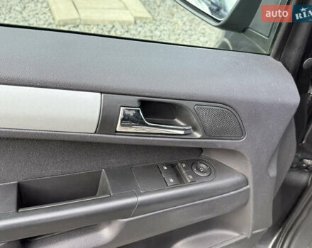 Опель Зафира 2010 в Стрые на Automoto.ua Серый Опель Зафира, объемом двигателя 1.8 л и пробегом 197 тыс. км за 6999 $, фото 47 на Automoto.ua