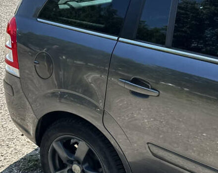 Серый Опель Зафира, объемом двигателя 1.69 л и пробегом 270 тыс. км за 5500 $, фото 3 на Automoto.ua