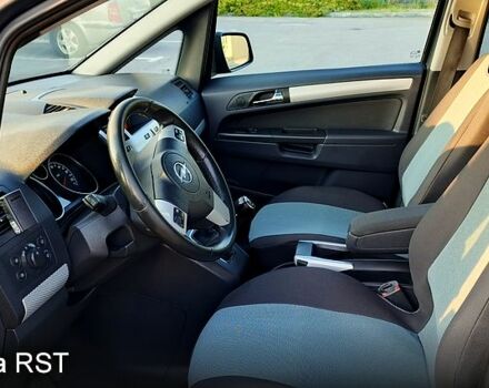 Серый Опель Зафира, объемом двигателя 1.7 л и пробегом 245 тыс. км за 6250 $, фото 2 на Automoto.ua