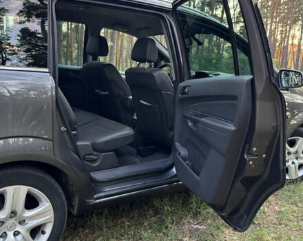 Серый Опель Зафира, объемом двигателя 1.7 л и пробегом 320 тыс. км за 7400 $, фото 46 на Automoto.ua