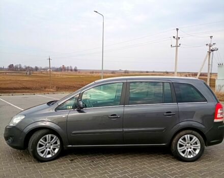 Серый Опель Зафира, объемом двигателя 1.7 л и пробегом 230 тыс. км за 6900 $, фото 2 на Automoto.ua