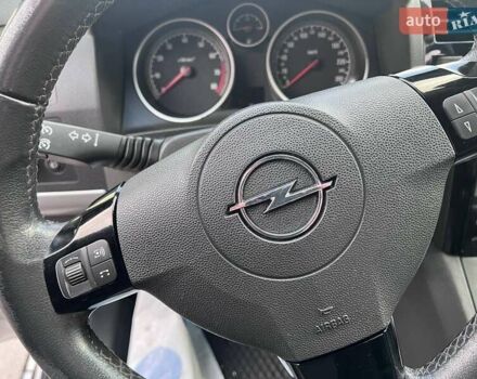 Серый Опель Зафира, объемом двигателя 1.6 л и пробегом 167 тыс. км за 7499 $, фото 37 на Automoto.ua