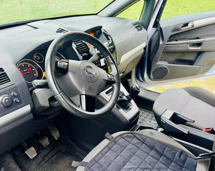 Серый Опель Зафира, объемом двигателя 1.7 л и пробегом 202 тыс. км за 6200 $, фото 10 на Automoto.ua