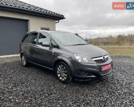 Серый Опель Зафира, объемом двигателя 1.8 л и пробегом 210 тыс. км за 7000 $, фото 2 на Automoto.ua