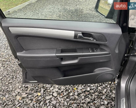 Серый Опель Зафира, объемом двигателя 1.8 л и пробегом 210 тыс. км за 7000 $, фото 10 на Automoto.ua