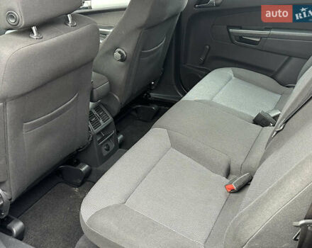 Серый Опель Зафира, объемом двигателя 1.6 л и пробегом 231 тыс. км за 5900 $, фото 13 на Automoto.ua