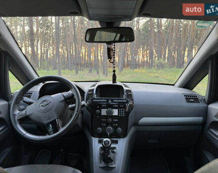 Серый Опель Зафира, объемом двигателя 1.7 л и пробегом 320 тыс. км за 7400 $, фото 49 на Automoto.ua