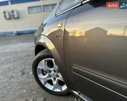 Серый Опель Зафира, объемом двигателя 1.7 л и пробегом 247 тыс. км за 7950 $, фото 19 на Automoto.ua