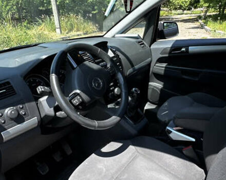 Серый Опель Зафира, объемом двигателя 1.69 л и пробегом 270 тыс. км за 5500 $, фото 5 на Automoto.ua